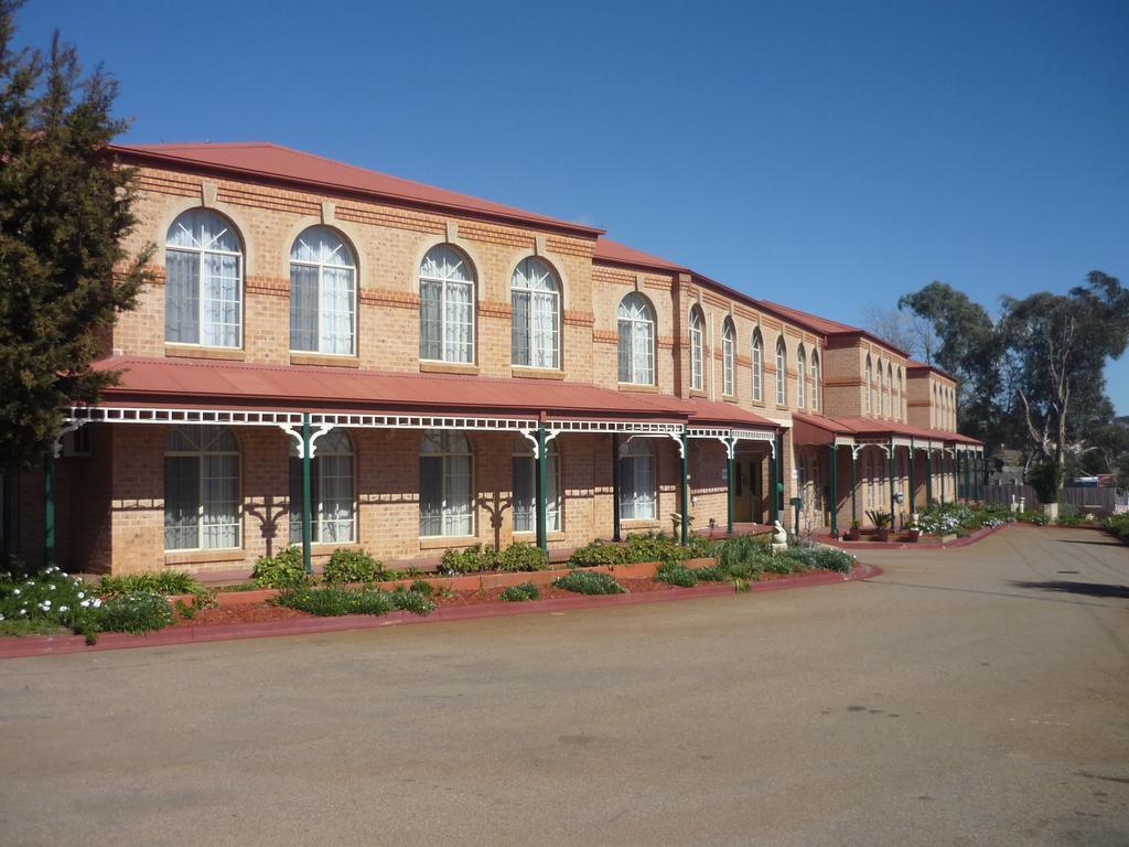 Heritage Motor Inn Goulburn Exteriör bild